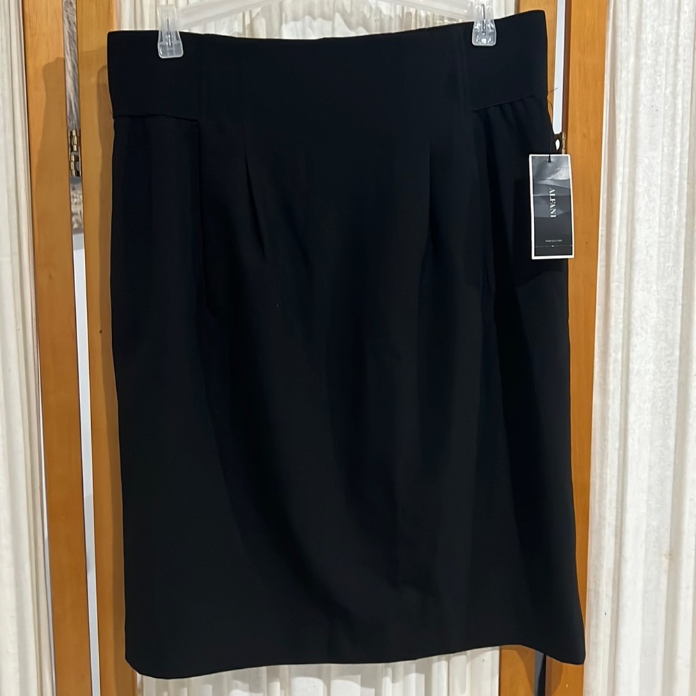 Alfani Skirt New w/ tags size 10